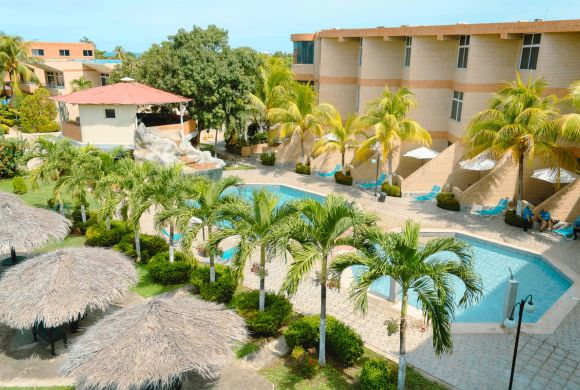 Hotels, Resorts & Restaurant Tree Services